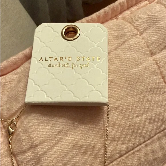 NWT Altar'd State Gold Oval Locket Pendant Necklace - Picture 3 of 6